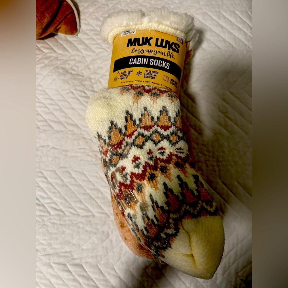 Muk Luks cabin socks, fully lined, grippers, fleece, size small/medium